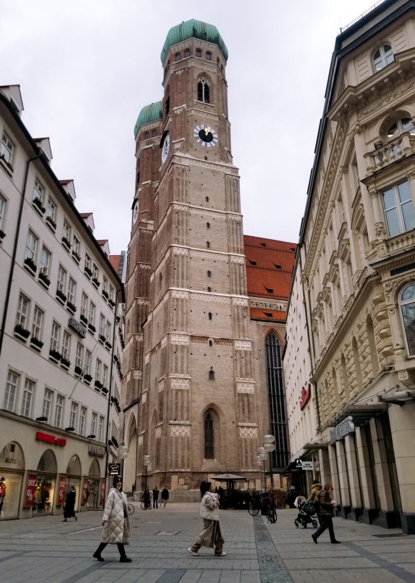 Co warto zobaczyć w Monachium Katedra Najświętszej Marii Panny w Monachium - Frauenkirche